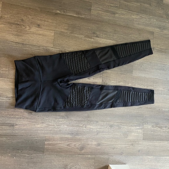 Alo Yoga High-Waist Moto Legging XS - Picture 2 of 2
